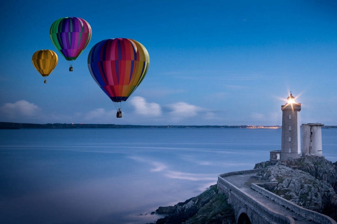 Ballonreise über dem Meer. Kreative Incentive Events.